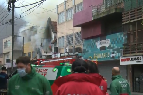 El fuego arrasa con una galería de Flores