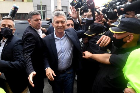 Mauricio Macri le arrebató un micrófono a un notero de C5N.