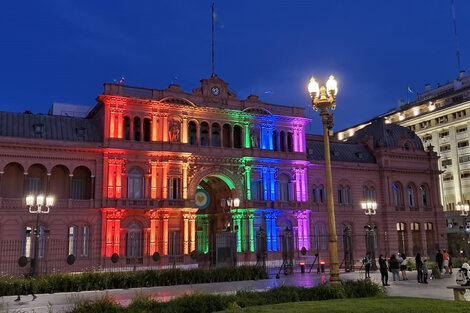 La Casa Rosada se iluminó con los colores del orgullo LGBTI+