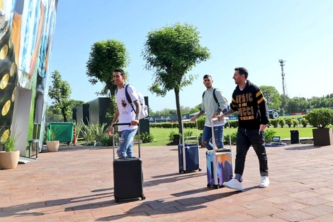 Messi arribó a Ezeiza junto a Ángel Di María y Leandro Paredes