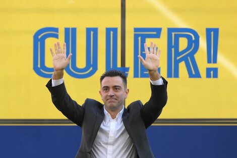 Xavi fue presentado y prometió volver al ADN del Barcelona