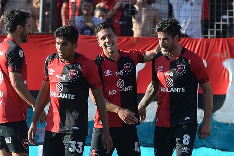 Pablo Pérez acaba de convertir el gol del triunfo.  (Fuente: Sebastián Granata)