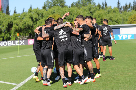 Momento de unión y risas en la última práctica de Ezeiza