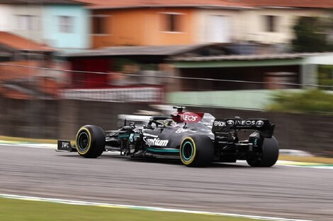 Hamilton perderá cinco lugares para la carrera del domingo