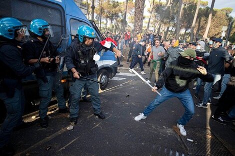 Italia: redadas contra activistas antivacunas por instigar a la violencia