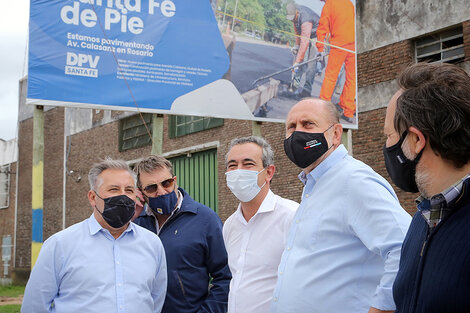 Perotti recorrió obras acompañado por el intendente de Rosario. 