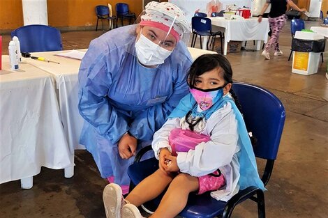 Eligió ser una Súper Doctora para asistir a su vacunación
