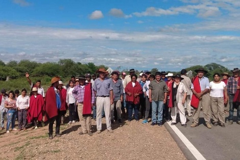 Campesinos acordaron sentarse a una mesa y levantaron el corte en la ruta 81