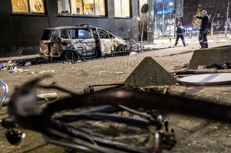 En las protestas en Roterdam hubo dos heridos y 51 detenidos.
