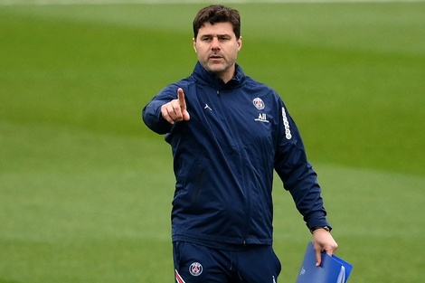 Pochettino da idicaciones en el entrenamiento