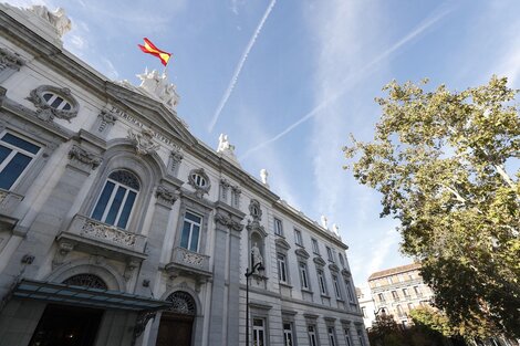 España: la corte absolvió a dos jóvenes por el abuso grupal a una niña de 13 años con un argumento insólito