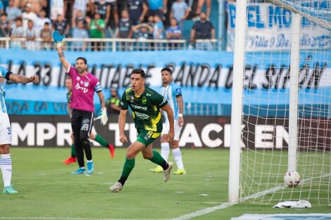 Defensa y Justicia, imparable: goleó a Atlético en Tucumán