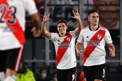 Julián Alvarez festeja el segundo de River