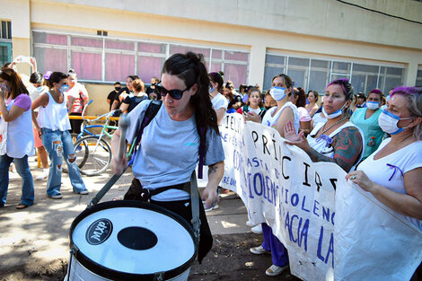 Más de 350 personas caminaron por Empalme contra las violencias machistas. 