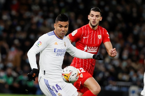 Atlético goleó, pero Real Madrid ganó y se afirma en la punta