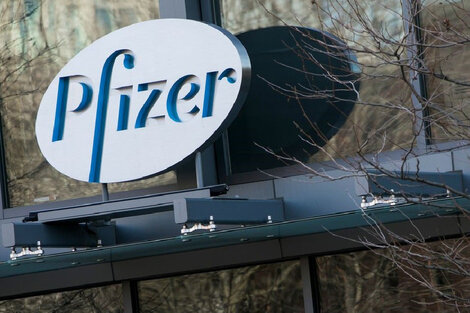 Variante Ómicron: Pfizer y J&J evalúan si se deben elaborar una versión de sus vacunas 