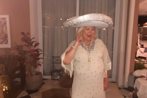 Elisa Carrió festejó su cumpleaños disfrazada de mariachi