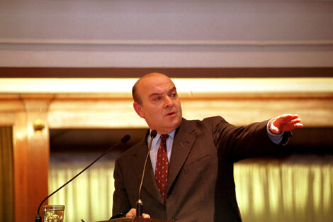 En 2001 el entonces ministro de Economía, Domingo Cavallo, da inicio al "corralito".