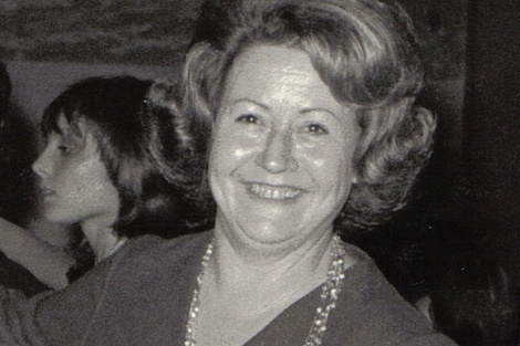 En 1977 Azucena Villaflor es secuestrada en Avellaneda. El secuestro de una de las fundadoras de Madres de Plaza de Mayo es la culminación de la serie de operativos contra denunciantes de las violaciones a los derechos humanos.