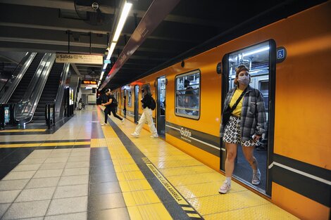 El subte ya funciona en el horario habitual previo a la pandemia