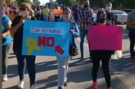 Marcha en reclamo de justicia por el supuesto abuso a siete niñas