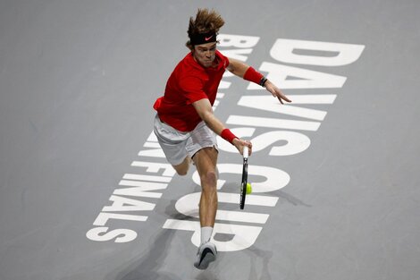 Rublev ganó el tie break del tercer set y sumó el primer punto ruso