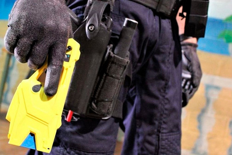 España: otra víctima mortal de las Taser reaviva la discusión acerca de su letalidad