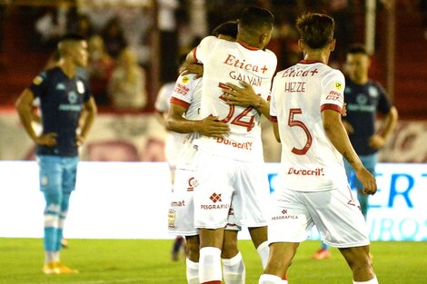 Huracán festejó ante Racing en Parque Patricios