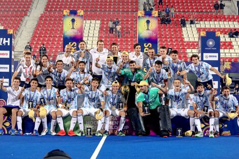 Los Leoncitos, festejan el título en India. (Fuente: @ArgFieldHockey)