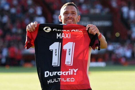 Maximiliano Rodríguez con el 11 en la casaca leprosa.