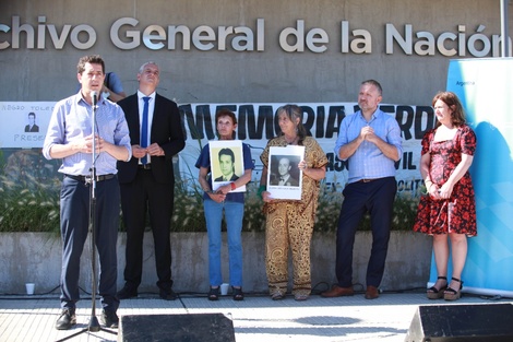 De Pedro, Pietragalla y familiares de Schiavoni y Toledo participaron del acto.  (Fuente: Jorge Larrosa)