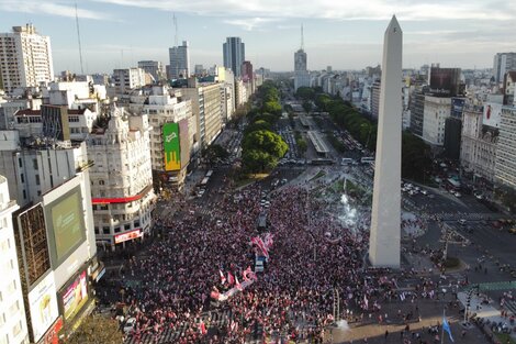 Hinchas de River, de festejo por los tres años de la "Copa Eterna" 