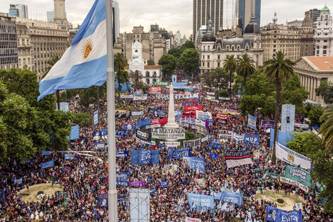 El diálogo entre Cristina Kirchner, Alberto Fernández y la multitud de Plaza de Mayo