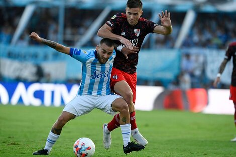 El partido fue muy luchado en el mediocampo (Fuente: NA)