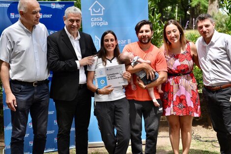 Ferraresi entregó créditos para la construcción en Lomas de Zamora