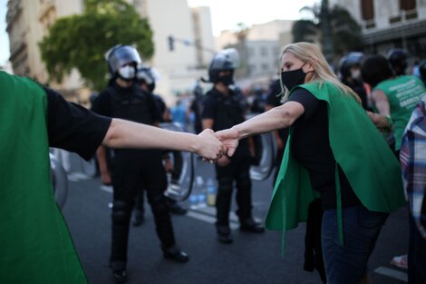 La solidaridad y la complicidad feministas, fundamentales para garantizar el cumplimiento de la ley de acceso al aborto.