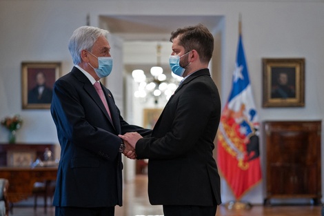 Piñera y Boric se reunieron en el Palacio de la Moneda el 20 de diciembre para iniciar la transición.