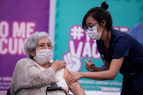 Chile incorporó la dosis de refuerzo al pase sanitario