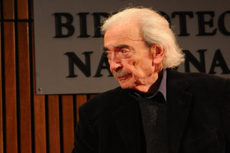 En 2014 muere en México el poeta Juan Gelman.