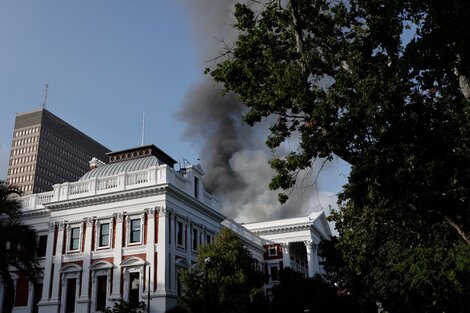 Un incendio destruyó la Asamblea Nacional de Sudáfrica