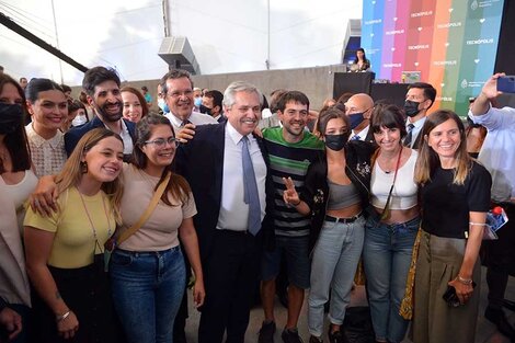 Alberto Fernández y Tristán Bauer en el relanzamiento del programa, en Tecnópolis. (Fuente: Télam)