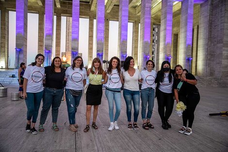 Integrantes de Compromiso Vial y la concejala Rueda tras la presentación del informe.