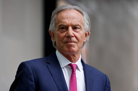 Más de 600.000 personas piden retirarle a Tony Blair la condecoración real