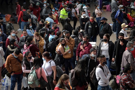 Los contagios diarios de Ómicron "están eclipsando lo que vimos en el pasado", señalan espcialistas de la OMS.