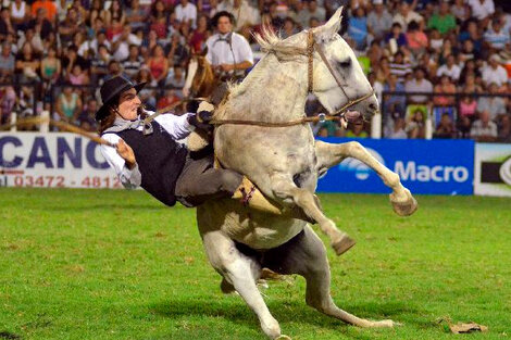 Arranca el Festival de Jesús María con casco para los jinetes y pase sanitario