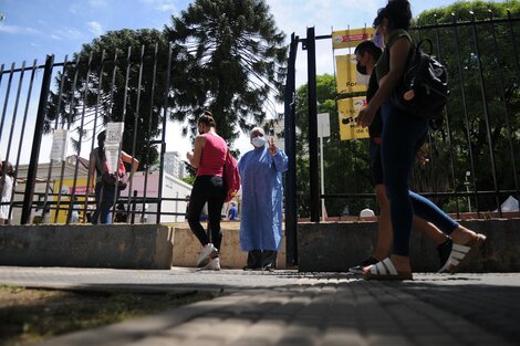 Los casos de covid-19 podrían empezar a bajar dentro de dos semanas, según estimó el Ministerio de Salud