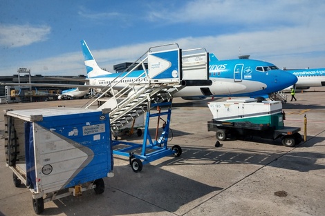 Aerolíneas Argentinas canceló 7 vuelos por contagios de covid-19 en el personal