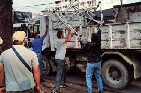 Los manteros marcharon, pero la Municipalidad no se mueve de su decisión