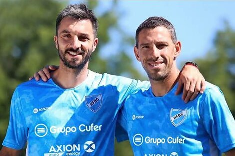 Scocco y Maxi Rodríguez continuarán jugando para Hughes en la Liga venadense