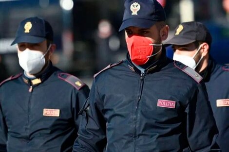 Italia: el sindicato de la policía nacional rechazó el uso de barbijos rosas